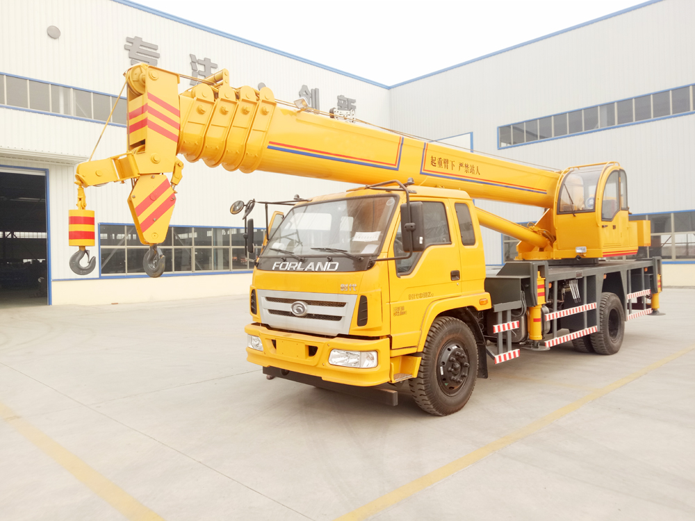 小吊車卷揚(yáng)機(jī)安全使用注意事項(xiàng)